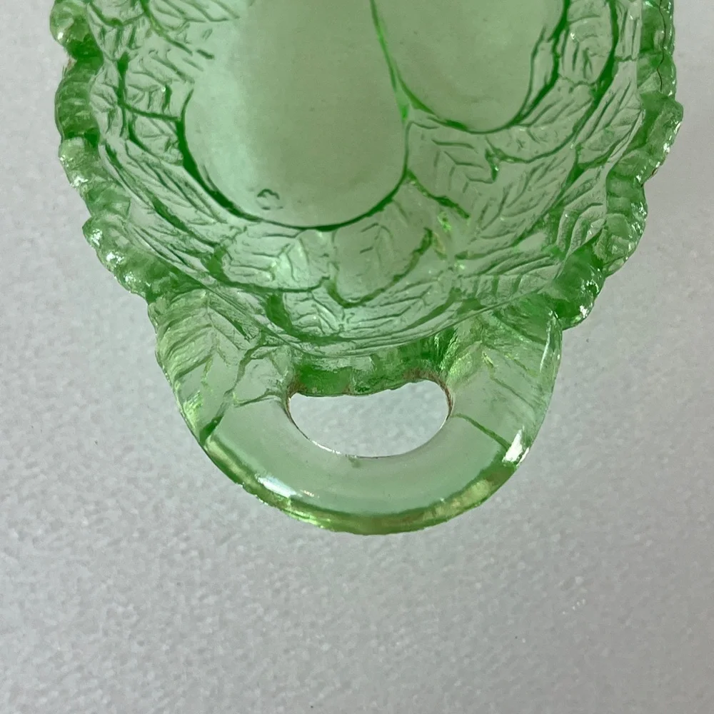 Indiana Glass Uranium Avocado Dish
